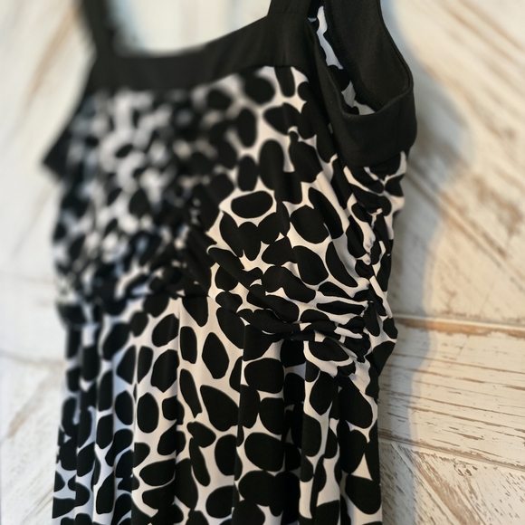White House Black Market Black and White Scoop Neck Sundress - Picture 6 of 10